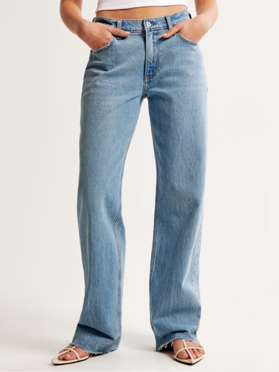 Abercrombie & Fitch Denim - Abercrombie & Fitch The Baggy Low Rise light wash raw hem regular